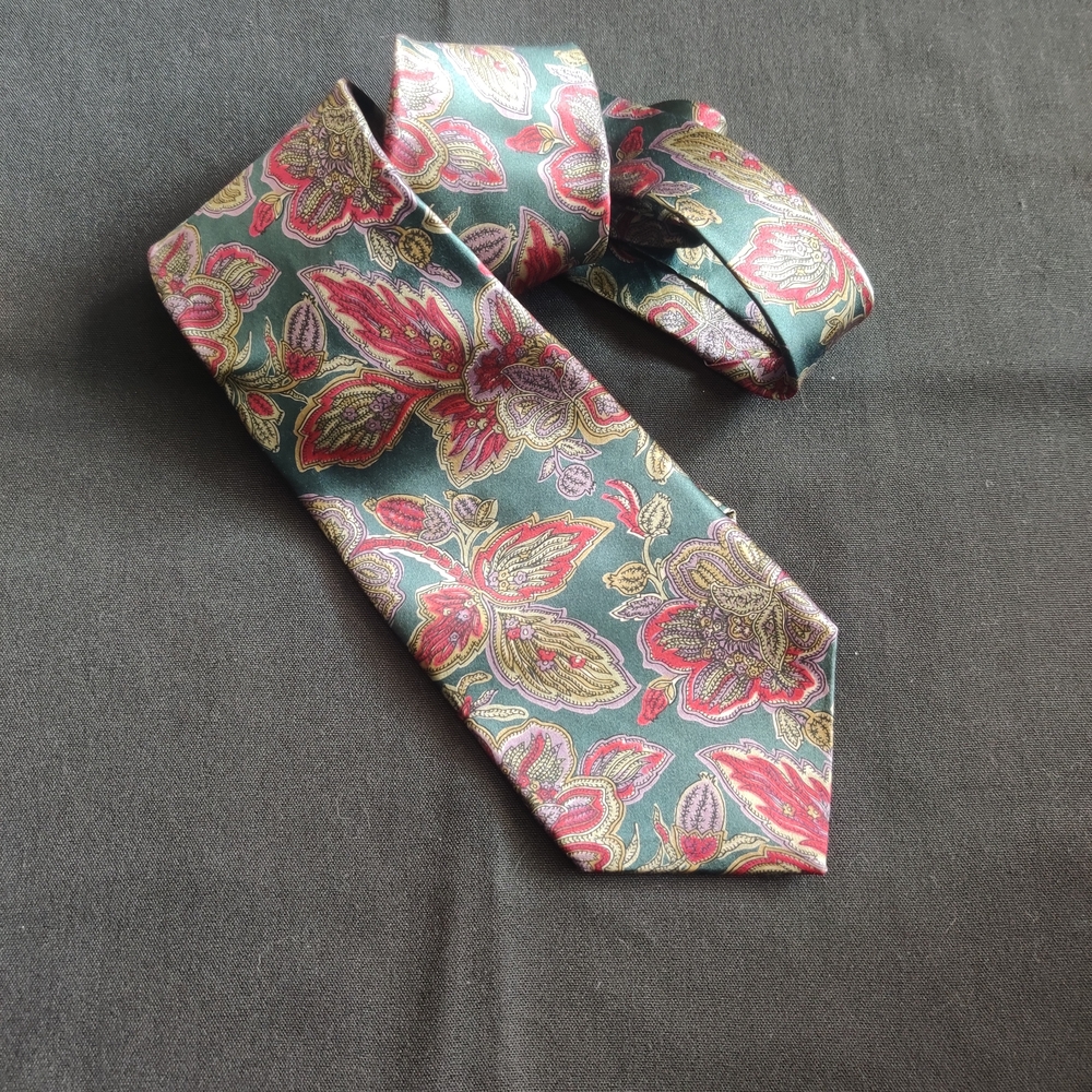 Vintage Principe Paisley Tie in Red and Green